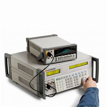 многофункциональный калибратор с опцией для калибровки осциллографов до 1,1 ГГц 