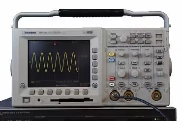 TDS3032C - цифровой осциллограф