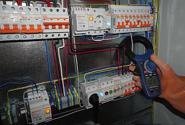 DT-9812 токовые клещи с возможностью измерения тока утечки